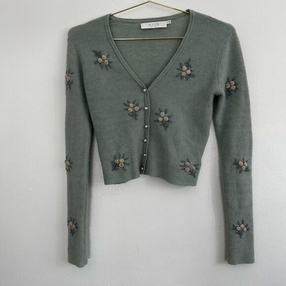 Astr the Label Revolve Jade Green 3D floral Knit Cropped Sweater Size Wool Blend - Picture 1 of 9